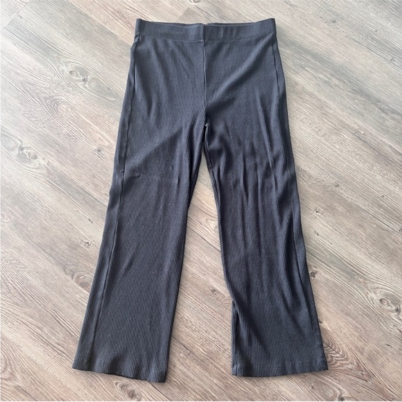 MATE the Label SET Tencel Rib High Rise Cropped
Flare Pants and tank top - Picture 2 of 7